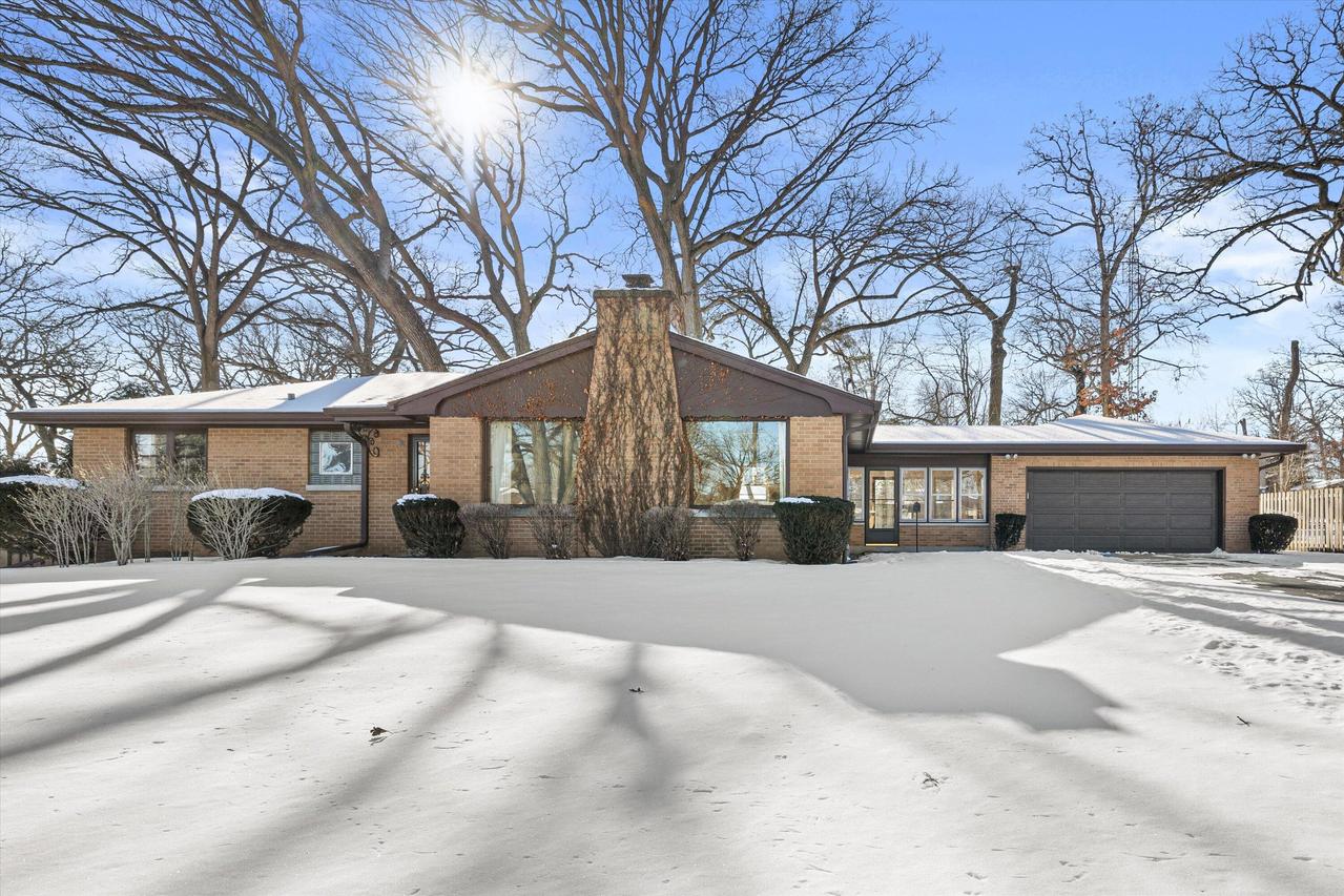 3925 83rd Pl, Pleasant Prairie, WI 53142