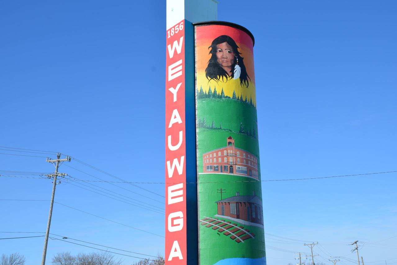 N2253 Main St, Weyauwega, WI 54983