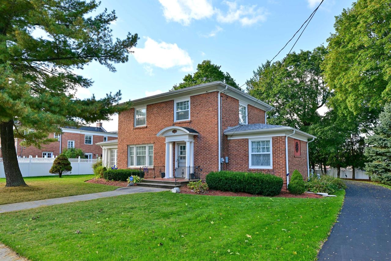 115 Park St, Walworth, WI 53184