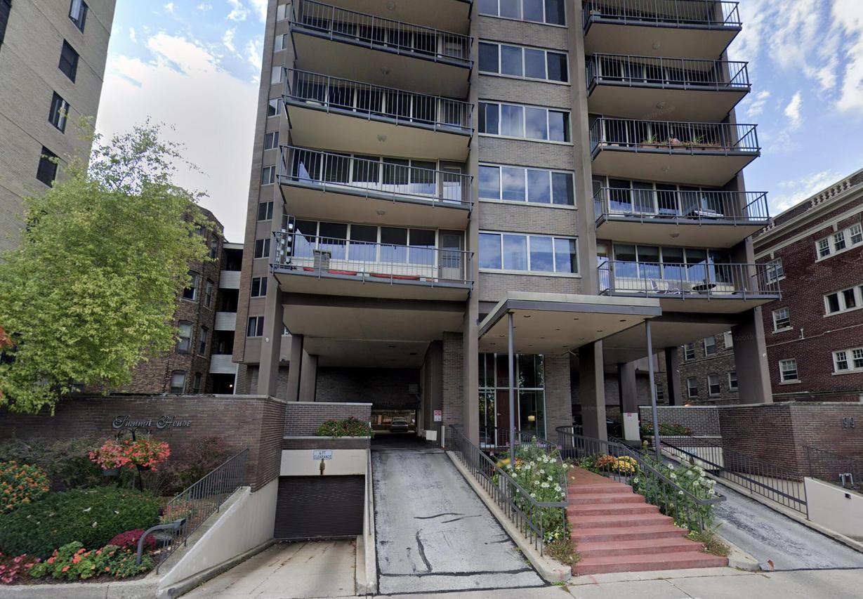 1919 N Summit Ave, Milwaukee, WI 53202