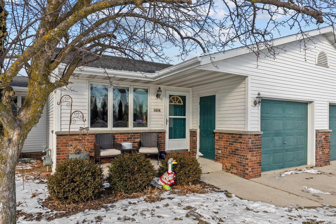 1414 Dutch Ct, Oostburg, WI 53070