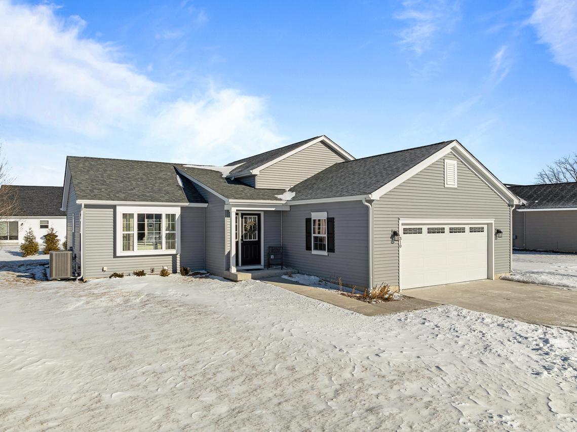 310 Phlilips Ave, Walworth, WI 53184