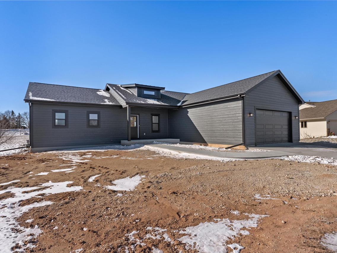 947 Berenschot Trl, Cedar Grove, WI 53013