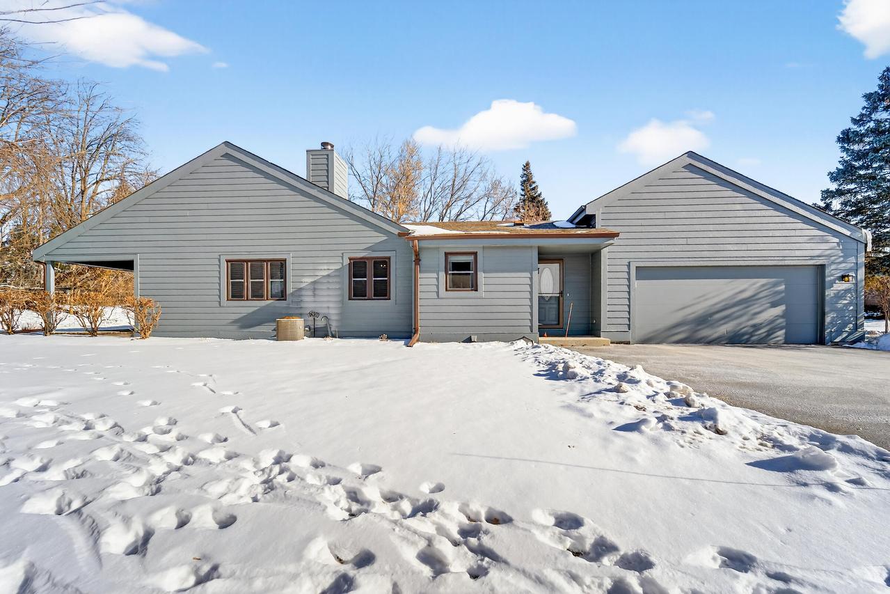 W133N8139 Danell Dr, Menomonee Falls, WI 53051