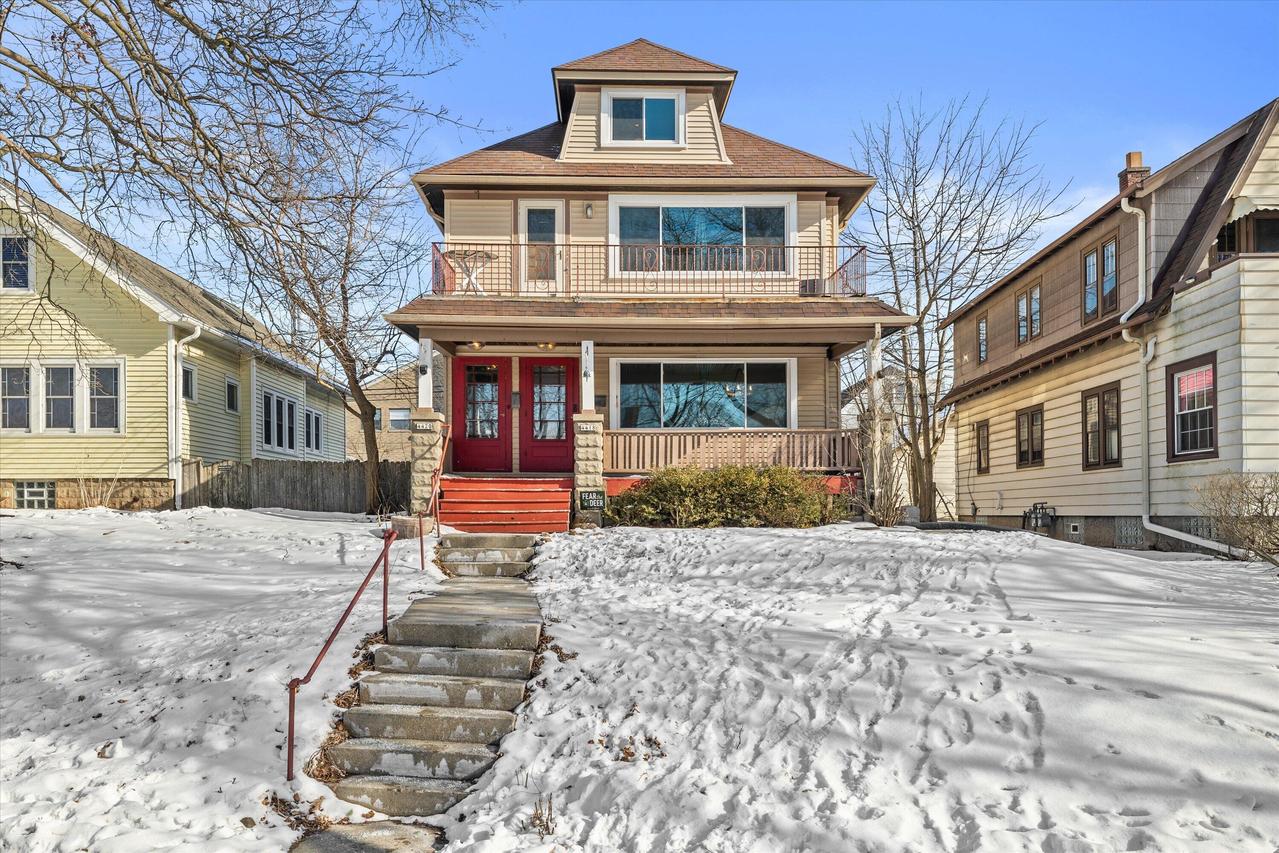 4418 N Bartlett Ave, Shorewood, WI 53211