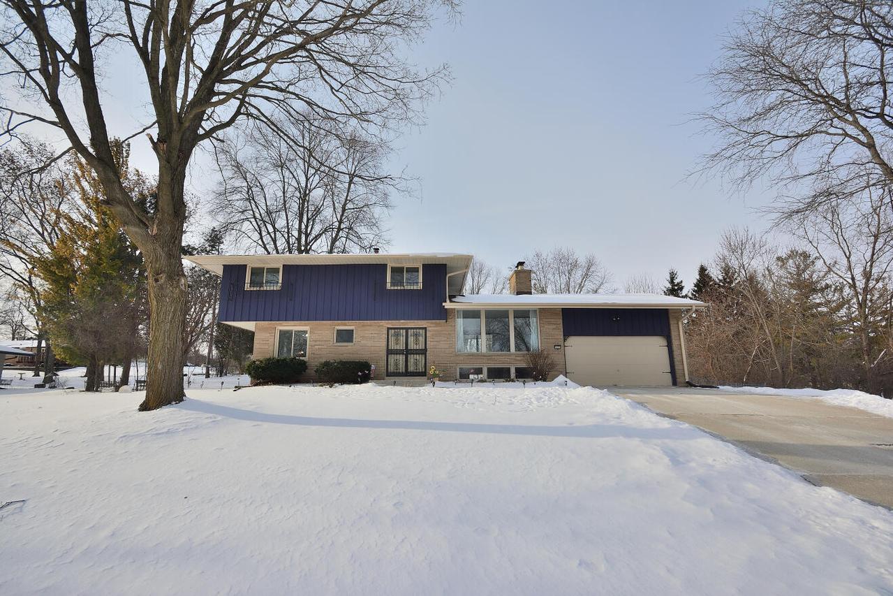 5005 S Menard Dr, New Berlin, WI 53151
