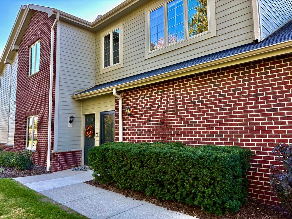 4864 S Forest Ridge, New Berlin, WI 53151