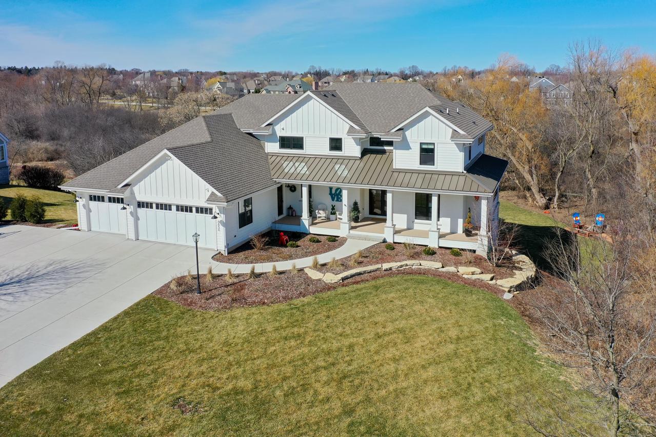 6850 W River Birch Dr, Mequon, WI 53092