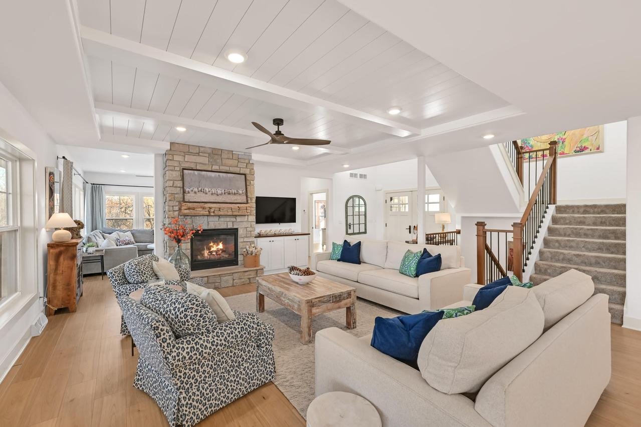 6850 W River Birch Dr, Mequon, WI 53092