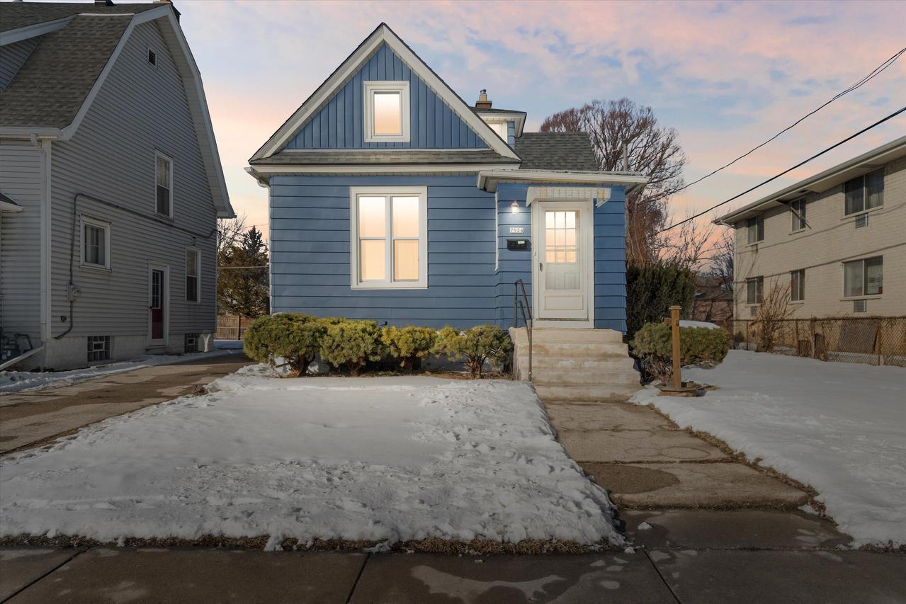 7924 W Becher St, West Allis, WI 53219