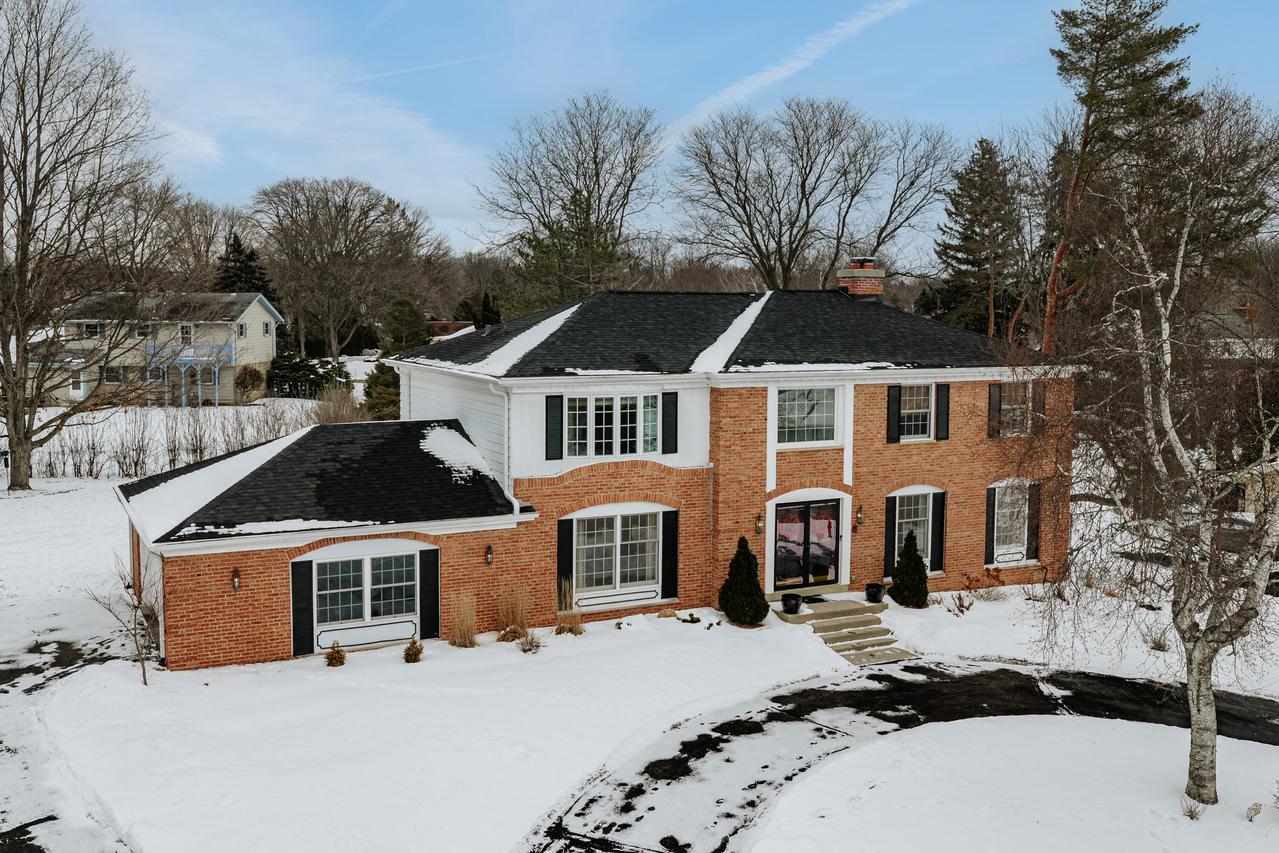 17740 Lisa Ln, Brookfield, WI 53045