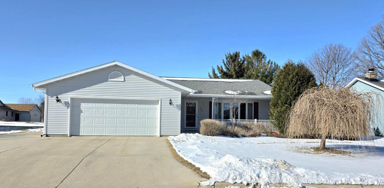 129 Chippewa Dr, Sheboygan Falls, WI 53085
