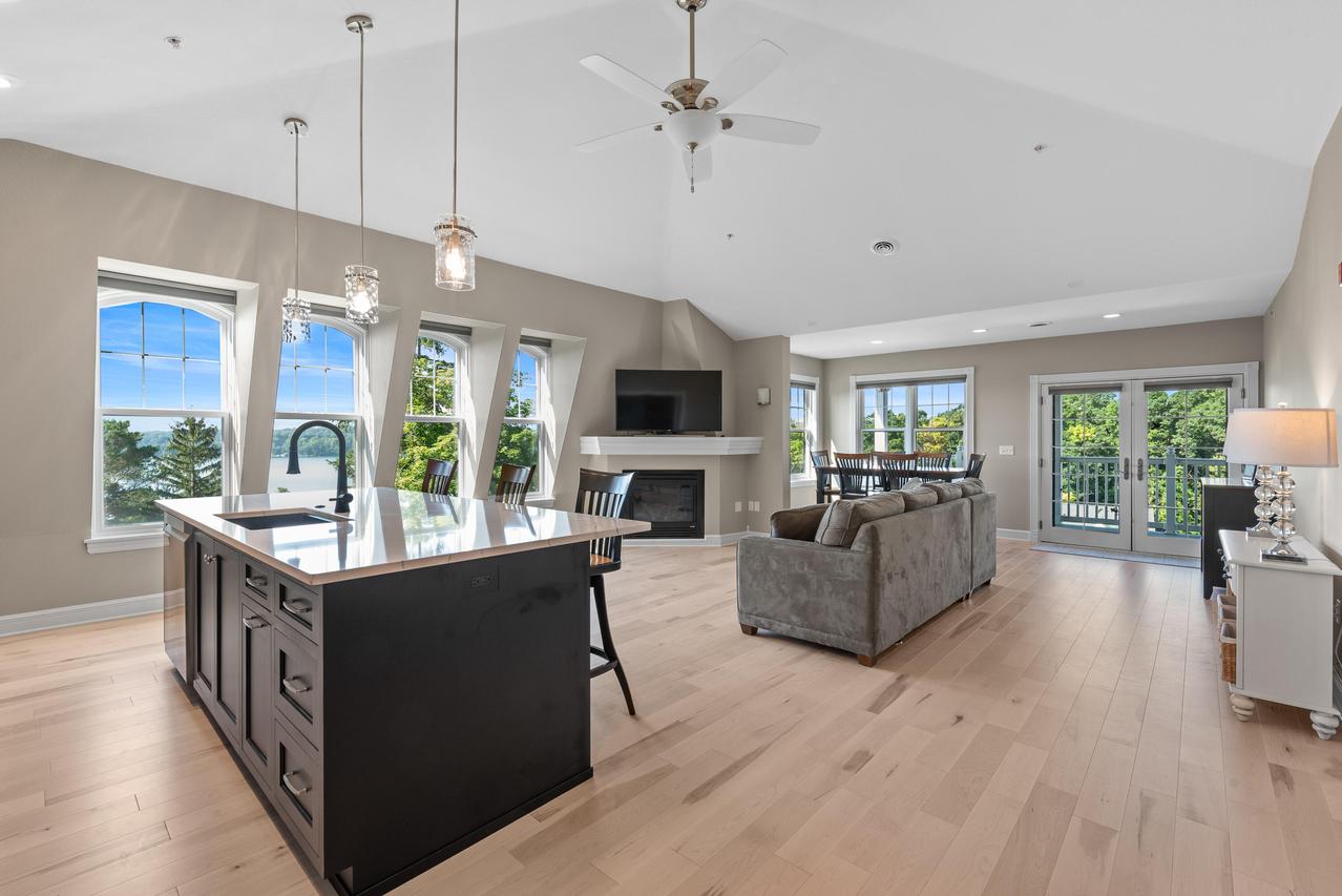 279 Victorian Village #40, Elkhart Lake, WI 53020