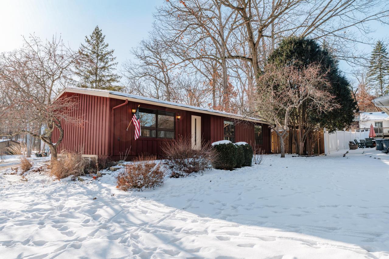 770 Odsila Way, Fontana, WI 53125