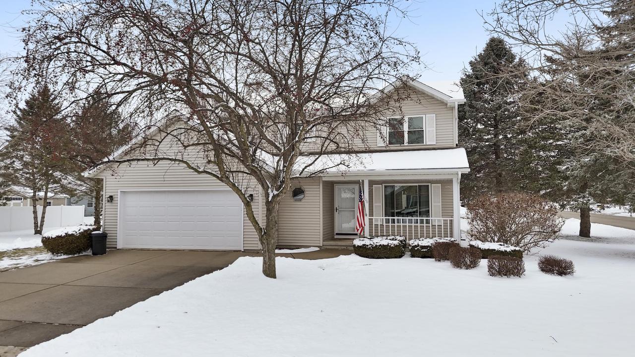 700 Bittersweet Ln, Watertown, WI 53094