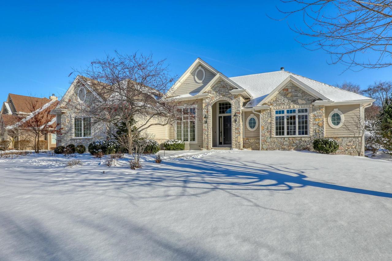 1196 Mary Hill, Hartland, WI 53029