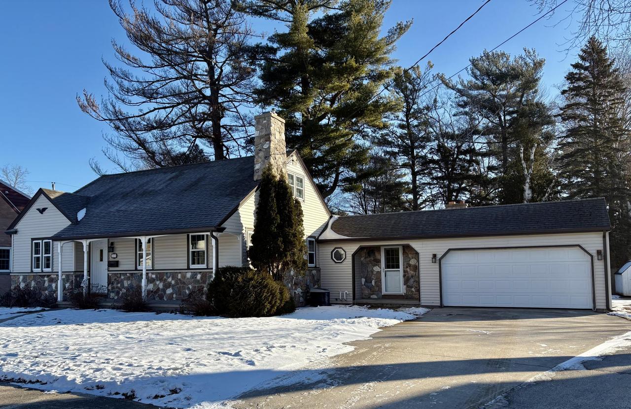 3315 School St, Two Rivers, WI 54241