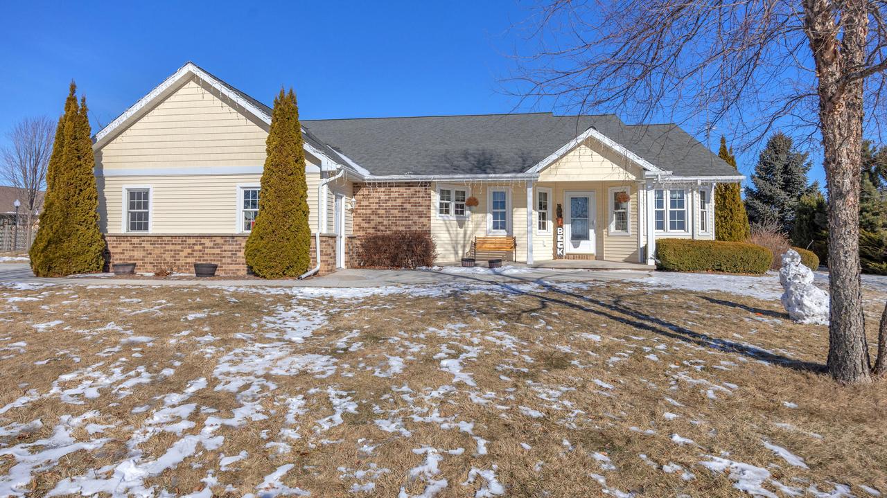 5735 Wind Dancer Ct, Sheboygan, WI 53081