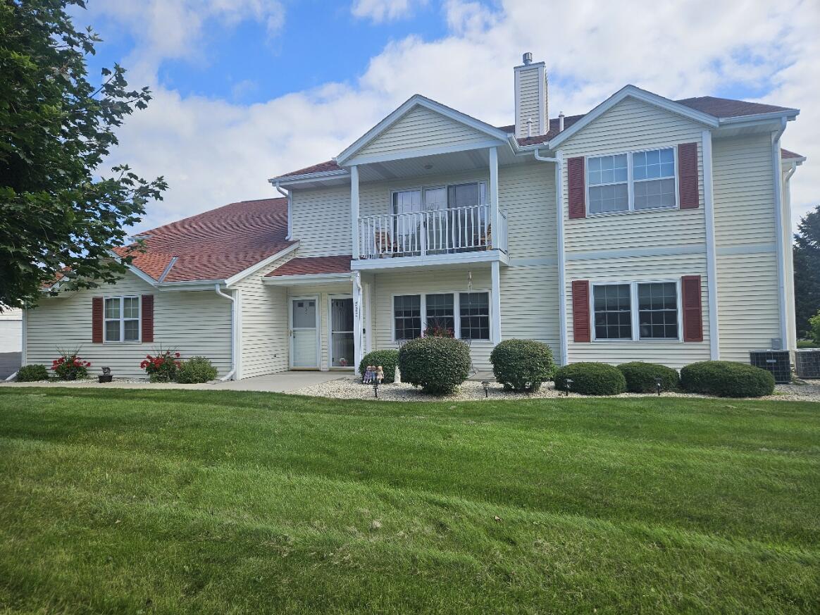 720 Wood River #4, West Bend, WI 53095