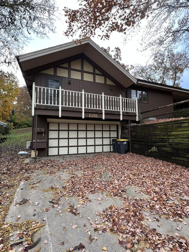 1215 Garfield Ave, Waukesha, WI 53186