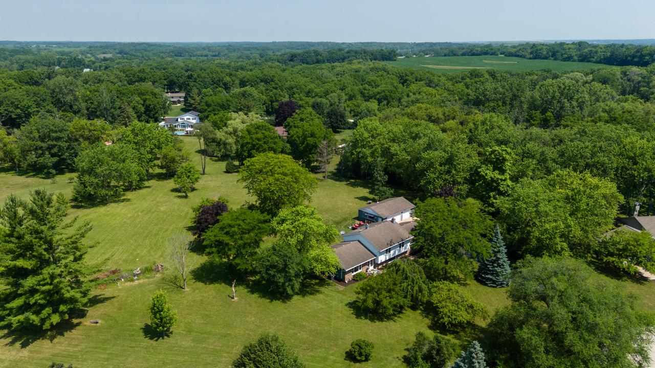 21200 82nd St, Bristol, WI 53104