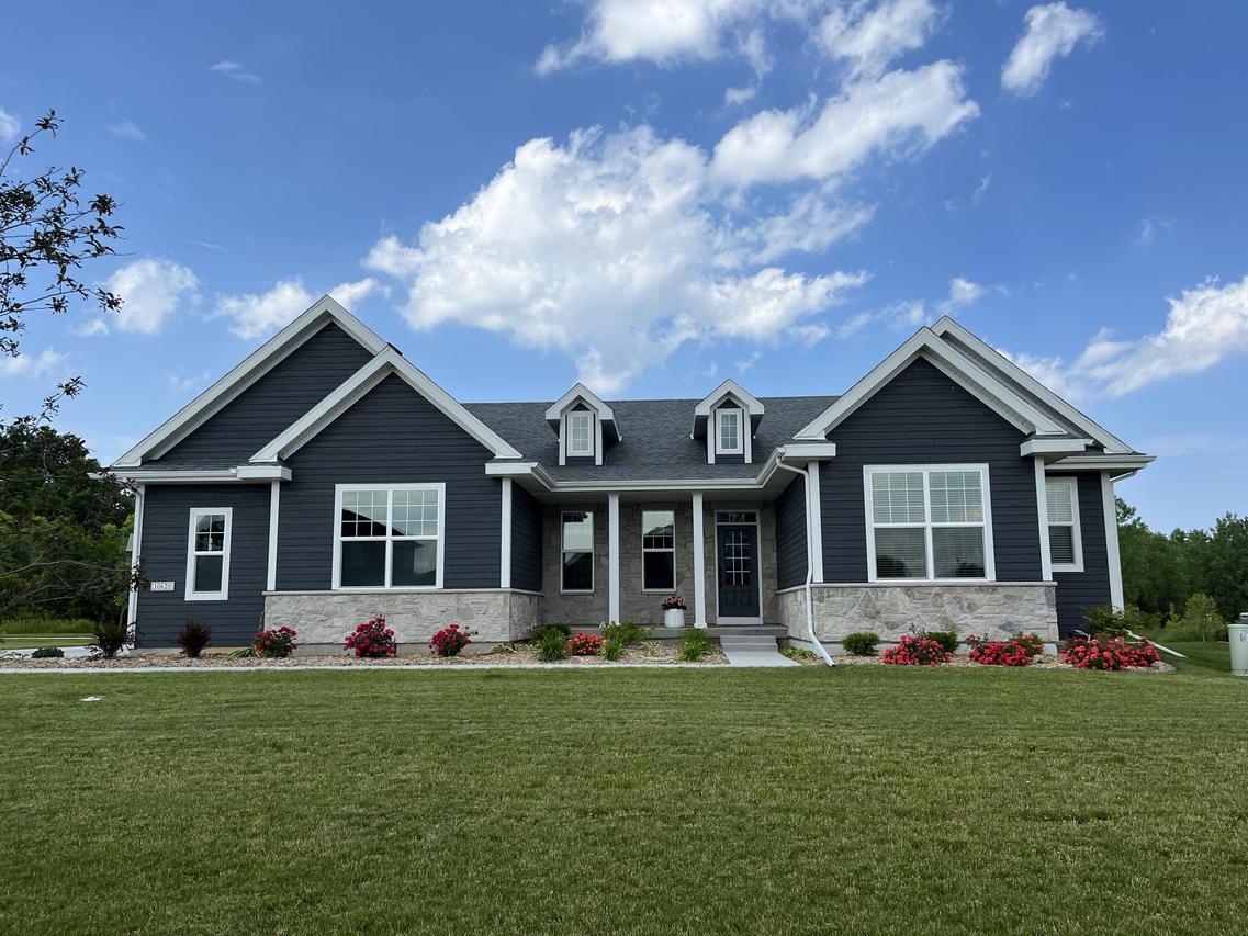 10620 N Coneflower Ct, Mequon, WI 53097