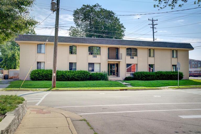 305 Maple Ave, Waukesha, WI 53186