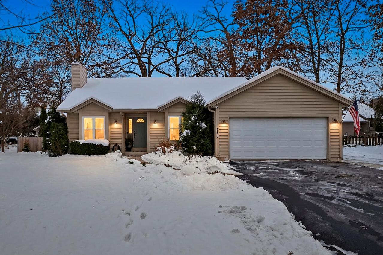 750 4th Ct, Salem Lakes, WI 53170