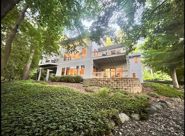 410 Deerpath -, Fontana, WI 53125