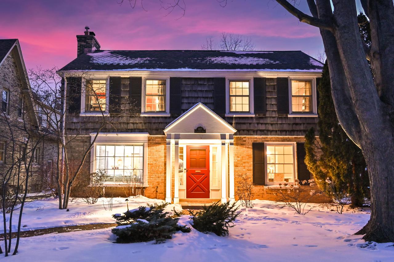 927 E Lexington Blvd, Whitefish Bay, WI 53217