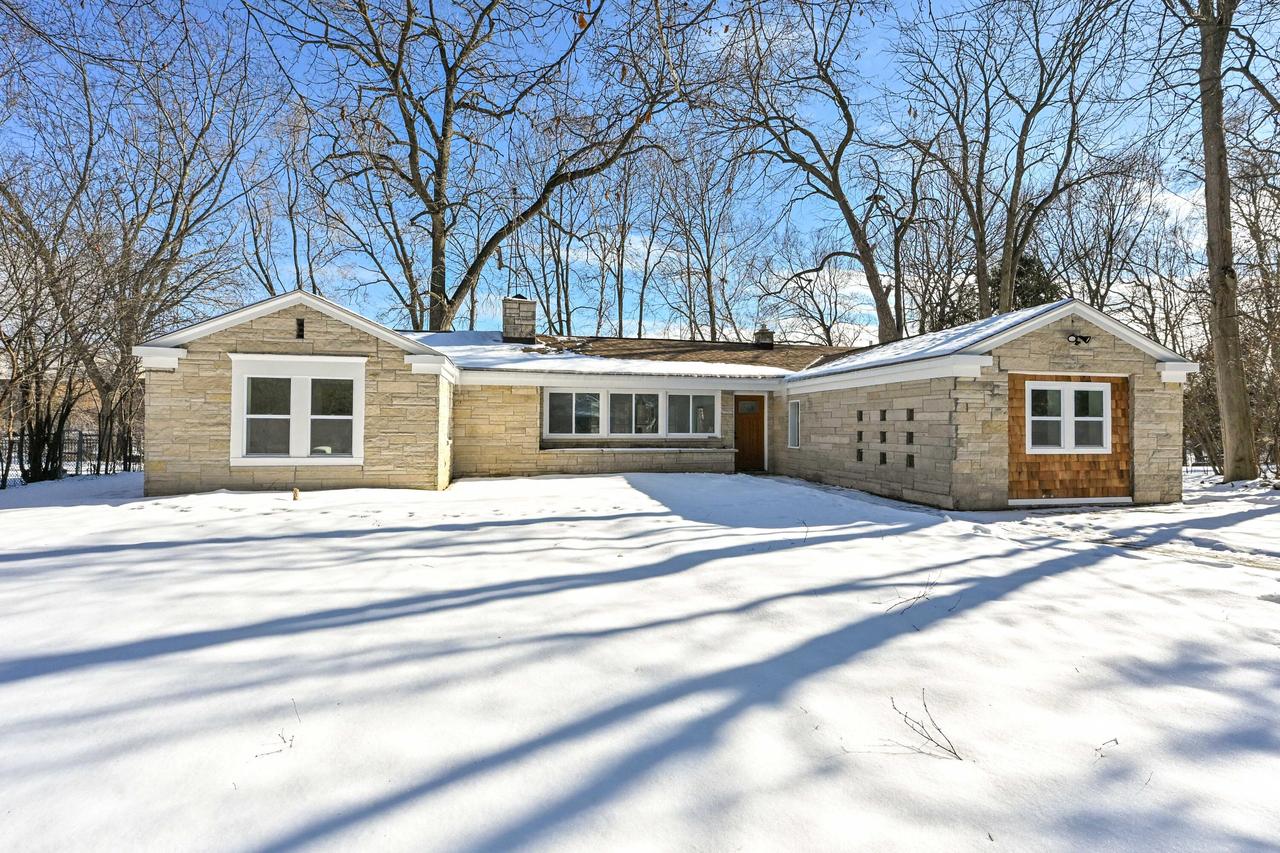 5686 N River Forest, Glendale, WI 53209