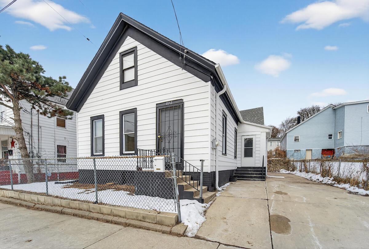802 Prospect St, Racine, WI 53402