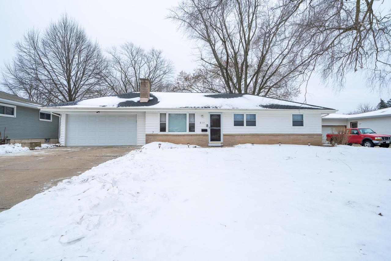 813 N Moreland Blvd, Waukesha, WI 53188