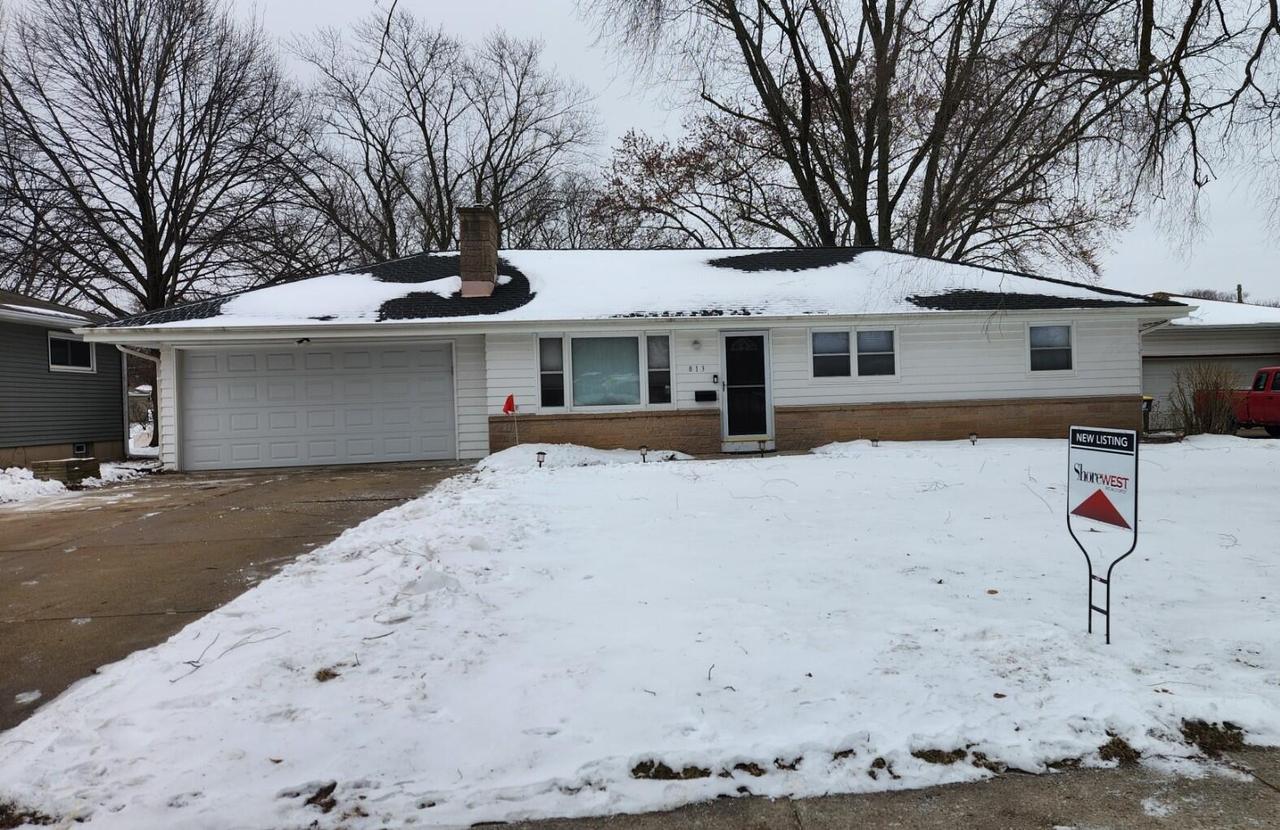 813 N Moreland Blvd, Waukesha, WI 53188