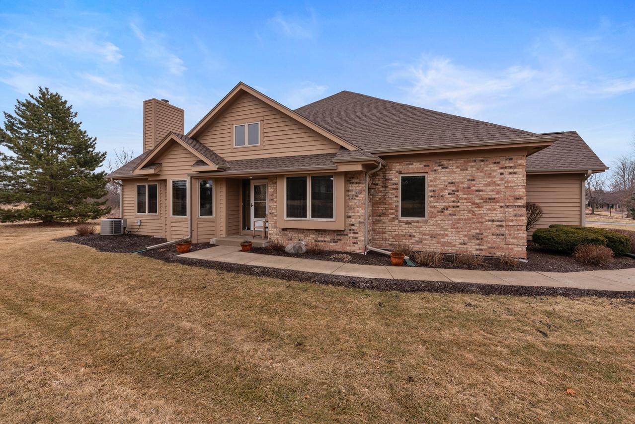 10736 N Essex Ct, Mequon, WI 53092