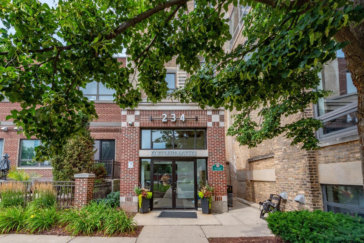 234 E Reservoir Ave #203, Milwaukee, WI 53212