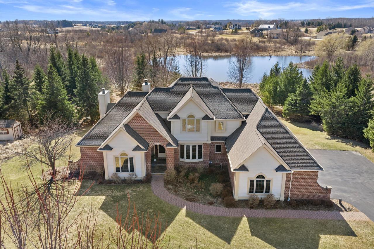 1169 Aspen Ct, Grafton, WI 53024