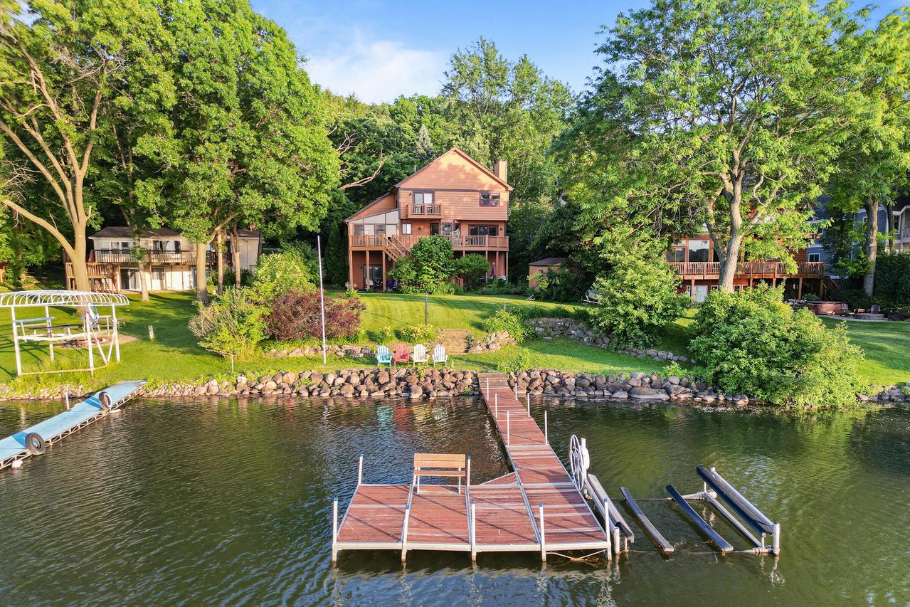 N7045 Oakwood Rd, Richmond, WI 53190