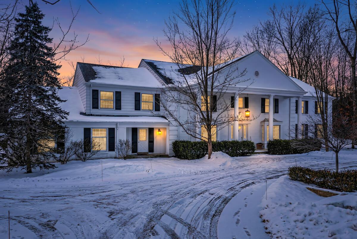 2305 W County Line Rd, River Hills, WI 53217