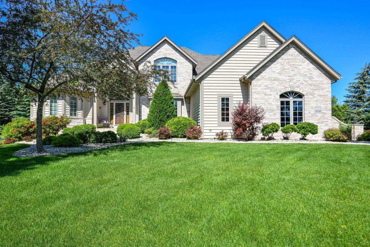 15245 W Woodland Dr, New Berlin, WI 53151