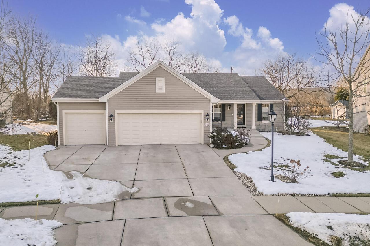 W207N17393 Parkview Dr, Jackson, WI 53037