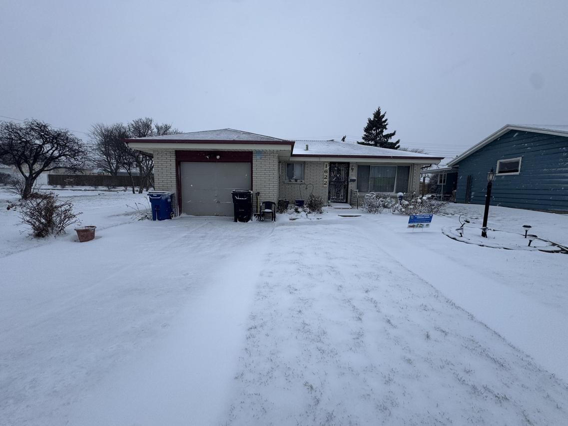 1622 Crabtree Ln, Racine, WI 53406