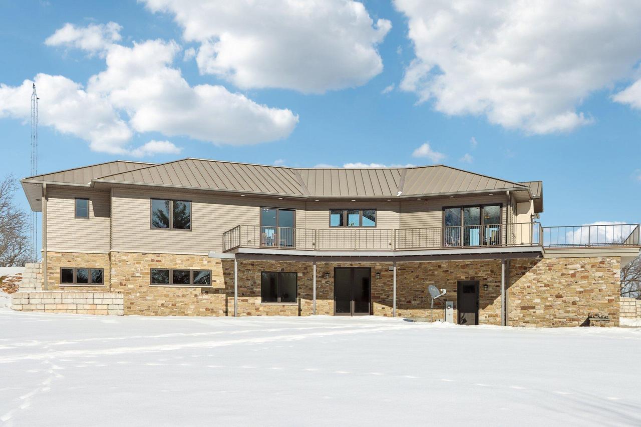 W9160 Deer Rd, Mitchell, WI 53011