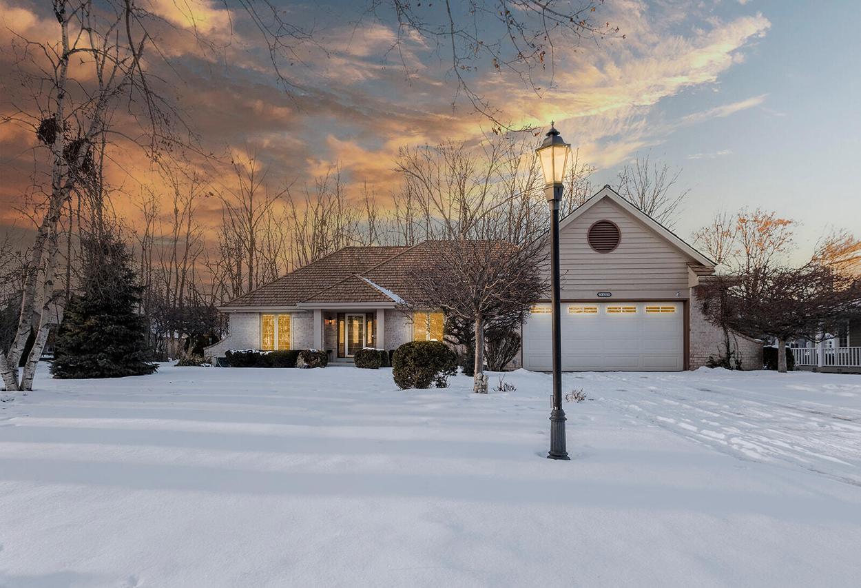 S79W19238 River Oaks Ct, Muskego, WI 53150