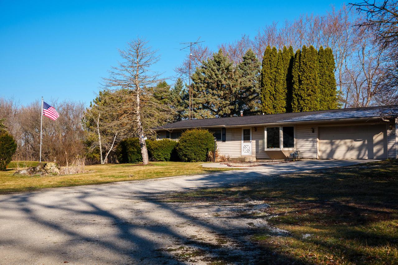 16422 82nd St, Bristol, WI 53104