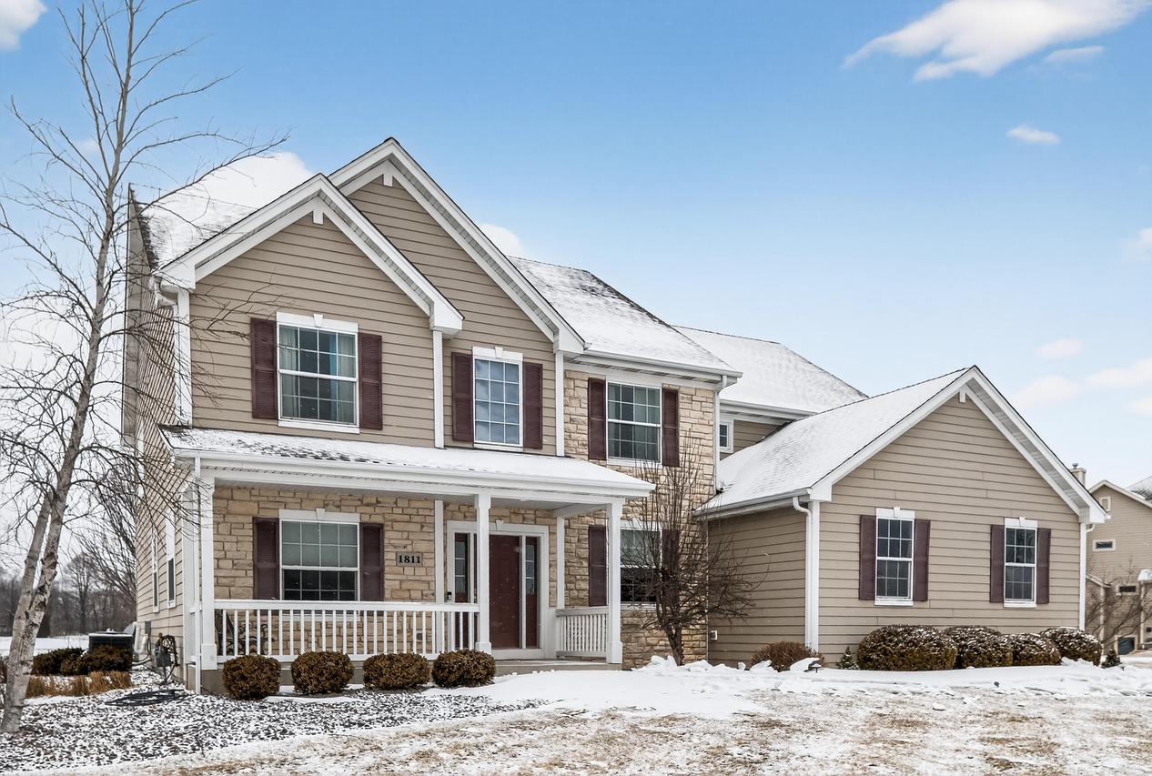 1811 Stoneridge Ln, Cedarburg, WI 53024