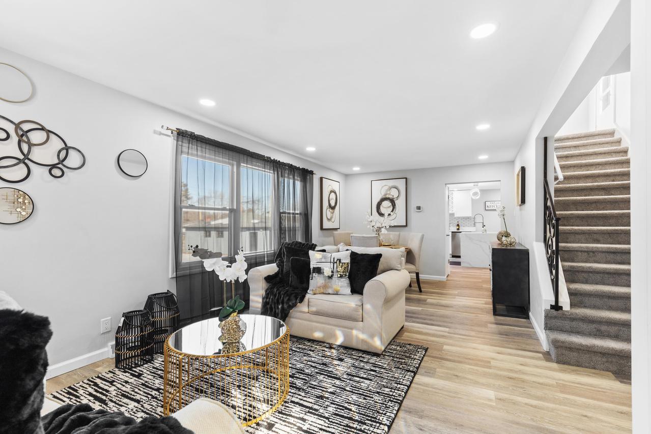 6352 N 104th St, Milwaukee, WI 53225