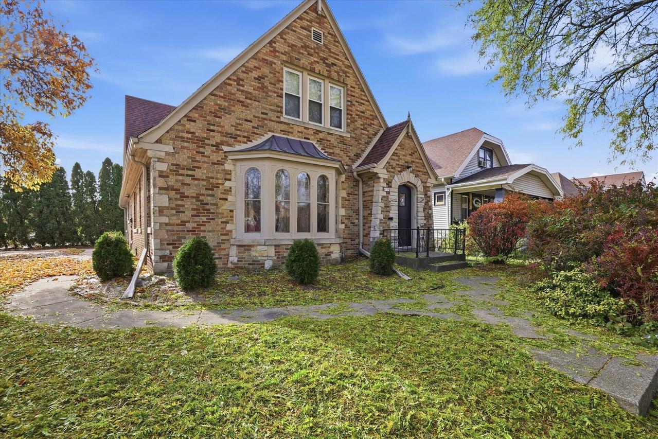 4709 W Leon Ter, Milwaukee, WI 53216