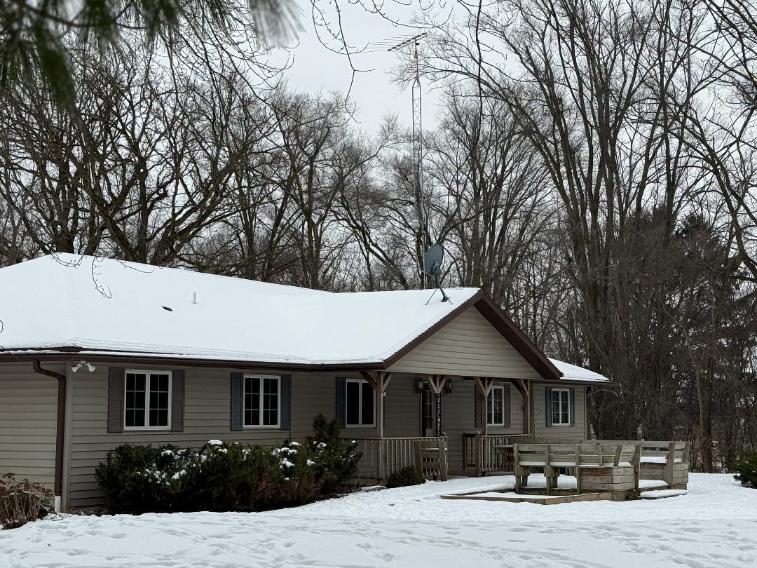 W6399 Brick Church Rd, Walworth, WI 53184