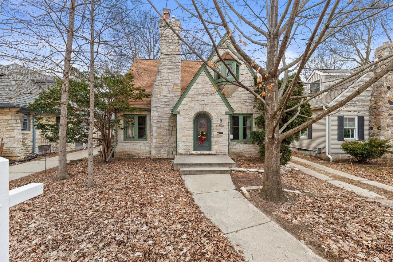 2408 N 73rd St, Wauwatosa, WI 53213